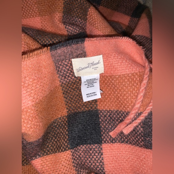 NWOT Unisex Universal Thread Soft Plaid Blanket Wrap Scarf With Twisted Fringe - Picture 7 of 7